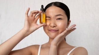 7 Rekomendasi Serum Mengandung Niacinamide Bersertifikat BPOM untuk Mencerahkan Wajah