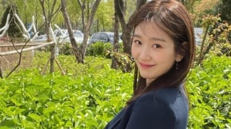 4 Ide Padu Padan Soft Style Kim Hye In yang Bikin Penampilan Lebih Santai