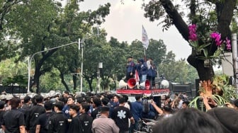Demo di Depan Balai Kota Jakarta Ricuh, Puluhan Mahasiswa Ditangkap Polisi karena Dicap Anarkis