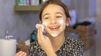 Urutan Pakai Skincare untuk Anak yang Tepat, Lengkap dengan Rekomendasi Produk