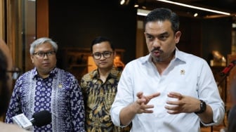 Tarif Ojol Jadi Polemik? Menteri UMKM Tawarkan Solusi Koperasi untuk Driver!