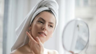 4 Produk Skincare untuk Menghilangkan Flek Hitam, Wajah Cerah Bebas Noda