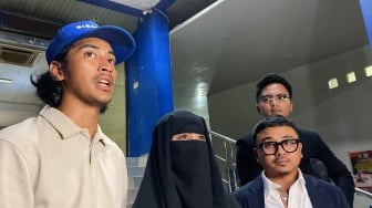 Sebagai Bentuk Menjaga Ibu, Abidzar Al Ghifari Dampingi Umi Pipik Lapor Polisi