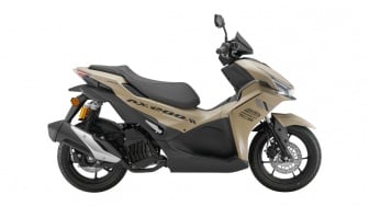 Mesin Lebih Besar, Bodi Lebih Kecil, Harga Lebih Murah: Perbandingan Aerox Alpha vs QJMotor AX200S