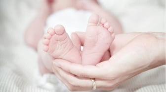 Luka Psikologis yang Tak Terlihat di Balik Senyum Ibu Baru
