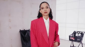 Tampil Stand Out di Kantor dengan 5 Gaya Smart Casual ala Putri Marino