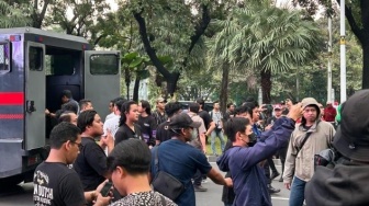 Masih Ditahan Polisi hingga Sekarang, Mahasiswa Trisakti: Rambut Saya Ditarik, Diseret, Lalu Dipukul