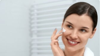 7 Rekomendasi Sunscreen untuk Kulit Kombinasi: Ringan dan Melembapkan Wajah, Mulai Rp28 Ribuan