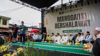 Gubernur DKI Jakarta Pramono Anung memberikan sambutan saat acara Manggarai Bershalawat di Manggarai, Jakarta, Jumat (23/5/2025). [Suara.com/Alfian Winanto]