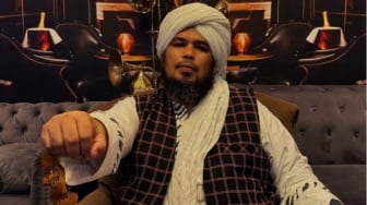 Ahmad Dhani Beri Tugas Khusus ke Ustaz Derry Sulaiman di Pernikahan Al Ghazali