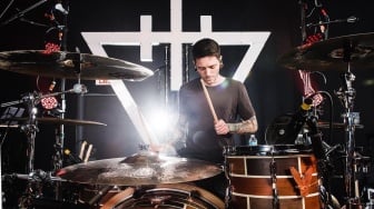 Kecelakaan Pesawat, Daniel Williams Mantan Drummer The Devil Wears Prada Tewas
