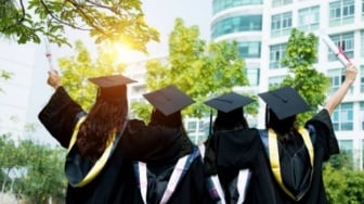 Gaya Hidup Bikin Boncos? Ini Jurus Ampuh Mahasiswa Bebas dari Pinjol & Raih Ketahanan Finansial