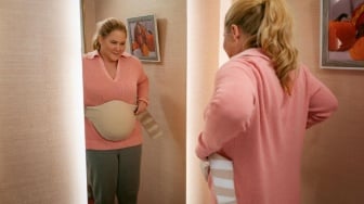 Film Komedi Kinda Pregnant, Kebohongan Kehamilan Menjadi Realita Emosional