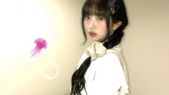 4 Padu Padan Gemes OOTD Putih ala Rei IVE, Bikin Tampilan Tak Membosankan Lagi