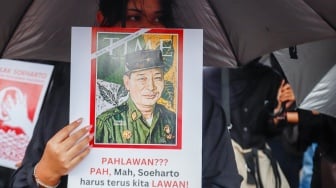 Ketua Komnas: Pantaskah Soeharto Jadi Pahlawan?