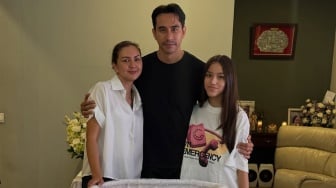 Donna Agnesia Ungkap Perjuangan Darius Sinathrya Rawat Ayah hingga Tutup Usia