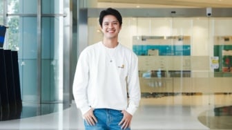 5 Gaya Outfit Kasual ala Morgan Oey yang Boyfriendable Abis, Wajib Coba!