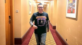 Bagikan Foto Gandeng Tangan Dearly Desiana, Ari Lasso: Tempat Indah Mulai Hidup Baru