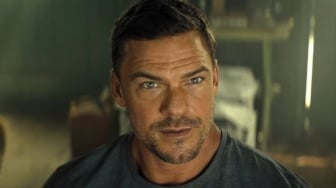 Digaet Jadi Bintang Utama, Alan Ritchson Bakal Beraksi di Film Fortune