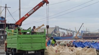 Pelabuhan Tanjung Emas Diterjang Banjir: Ini Penyebab dan Upaya Penanggulangannya!