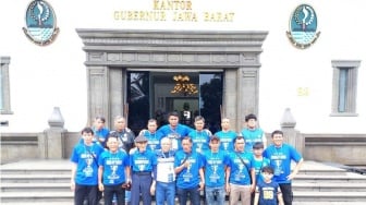 Persib Angkat Trofi, Bobotoh Gelar Pesta! Ini Momen-Momen Terbaik Konvoi Juara