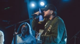 James Arthur Tak Mau Ditinggal Sang Kekasih dalam Lagu Say You Wont Let Go