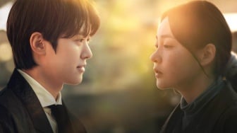 Review Way Back Love: Romansa Fantasi tentang Berdamai dengan Masa Lalu