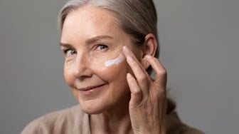 5 Rekomendasi Sunscreen untuk Usia 50 Tahun ke Atas, Kulit Tetap Sehat dan Terlindungi