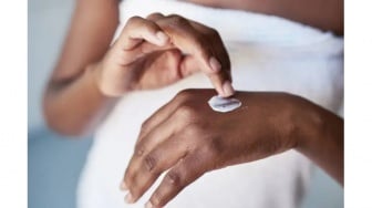 7 Rekomendasi Body Serum dengan SPF, Melindungi Kulit agar Tidak Belang