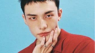Edgy hingga Preppy! Intip 4 Inspirasi Outfit Harian dari Hyunjin STRAY KIDS