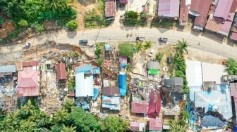 Jalan Poros Samarinda-Balikpapan Amblas, Puluhan Rumah Warga Terdampak