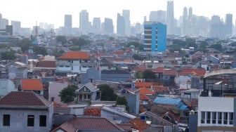 Suasana pemandangan kepadatan Kota Jakarta, pada Senin (26/5/2025). [Suara.com/Alfian Winanto] 