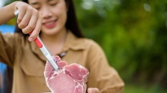 Tak Cukup Tulisan, Apa Saja yang Harus Diperhatikan Restoran Nonhalal di Indonesia?