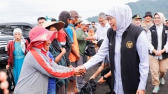 Tanggul Jebol Ancam Ratusan Hektar Sawah! Khofifah Targetkan Perbaikan Rampung 3 Bulan