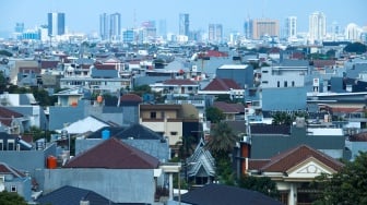 Suasana pemandangan kepadatan Kota Jakarta, pada Senin (26/5/2025). [Suara.com/Alfian Winanto] 
