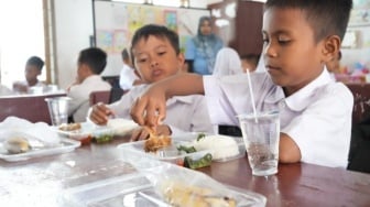 Wemendagri Bima Arya: Makan Bergizi Gratis Tidak Perlu Dana APBD