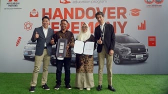 Mitsubishi Sumbang 10 Mobil untuk SMK, Termasuk Kendaraan Listrik L100 EV