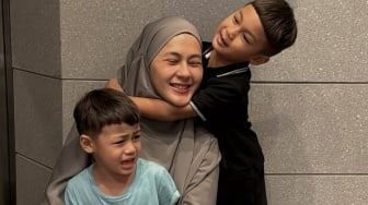 Paula Verhoeven Pamer Momen Bahagia Bersama Anak, Penampilan Kiano dan Kenzo Jadi Sorotan