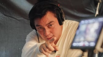 Dua Minggu Terpisah dengan Anak, Baim Wong Kasih Kejutan sampai Menangis