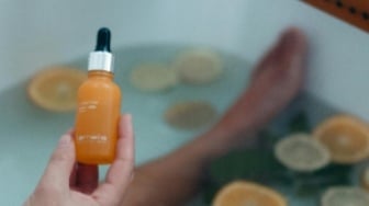 Jangan Cuek! Ini Tanda-Tanda Kulitmu Butuh Asupan Vitamin C menurut Dokter