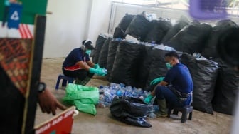 Melihat Proses Pengolahan Sampah Plastik di Waste Treatment Plant GBK