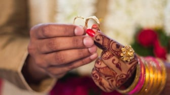Pernikahan Beda Agama Menurut Islam dan Hukum Negara, Apakah Diperbolehkan di Indonesia?