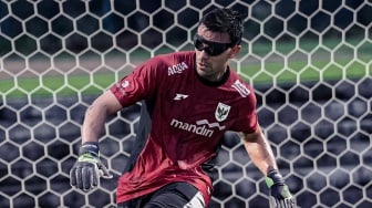 Kiper Timnas Indonesia Latihan Pakai Kacamata Hitam, Apa Fungsinya?