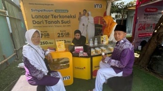 Jangan Panik! Indosat Bantu Calon Haji Aktifkan Paket Roaming dengan Mudah di Embarkasi Solo