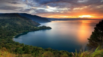 Liburan Sekolah, Cek 4 Akomodasi Nyaman Buat Keluarga di Danau Toba dan Samosir