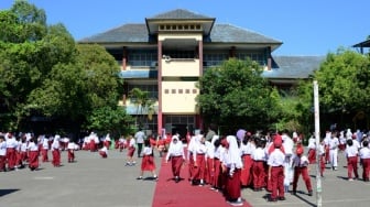 MK Ubah Aturan: Sekolah Swasta Kini Gratis! Lalu, Nasib Guru Swasta Bagaimana?