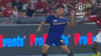 Momen Jersey Malik Risaldi Ditarik Pemain Manchester United karena Kalah Sprint