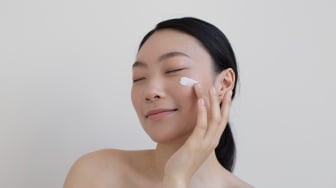 5 Sunscreen SPF 50 Matte Finish untuk Kulit Berminyak, Anti Kilap Seharian!