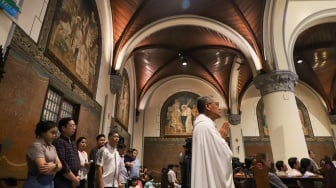 Umat Katolik Rayakan Kenaikan Isa Almasih di Gereja Katedral Jakarta