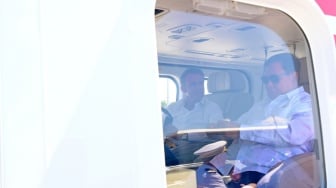 Naik Helikopter Bareng, Keakraban Prabowo dan Macron di Magelang Curi Perhatian